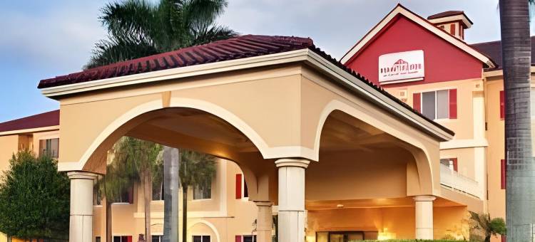 那不勒斯浩枫温德姆公寓(Hawthorn Extended Stay by Wyndham Naples)图片