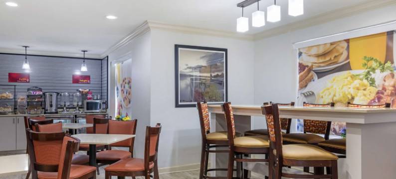 拉尼尔湖/盖恩斯维尔贝斯特韦斯特优质套房酒店(Best Western Plus Lake Lanier Gainesville Hotel  Suites)图片