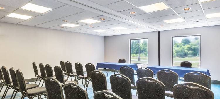 伯灵顿套房智选假日酒店 - 蒙荷里(Holiday Inn Express & Suites Burlington - Mount Holly)图片