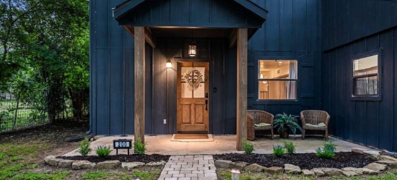 Wine Trail Retreat w/ Fire Pit, Cold Plunge, Grill, Walk to Downtown JC!图片