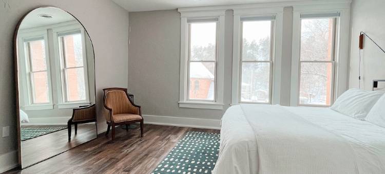 Historic & Modern! Walk to Restaurants, Moccasin Springs + Huge Suite w/ Kitchen图片