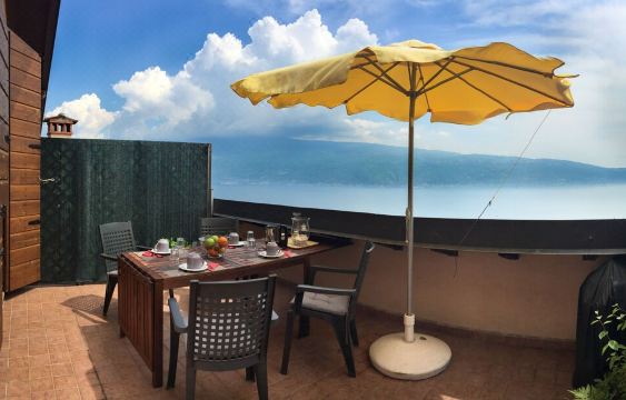 Casa Fornico 8, terrace with breathtaking views of Lake Garda Hotel Overview