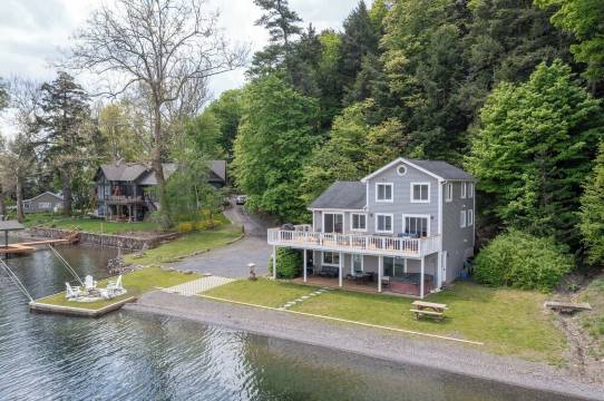 The Chosen Spot: Secluded, Views, Wineries, Hot tub, Skiing, Pet friendly!