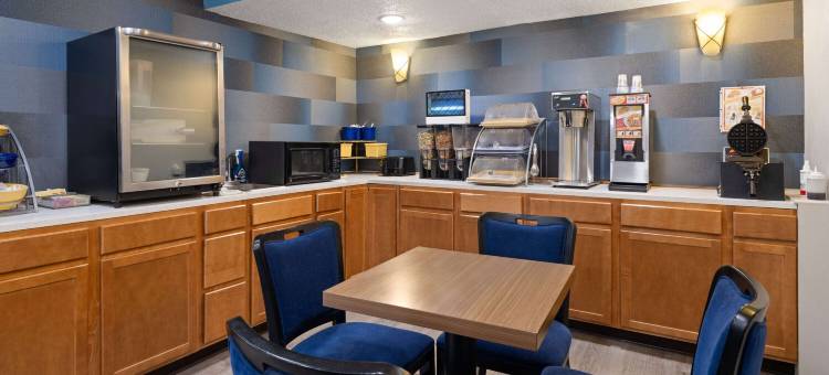科科莫温德姆戴斯套房酒店(Days Inn & Suites by Wyndham Kokomo)图片