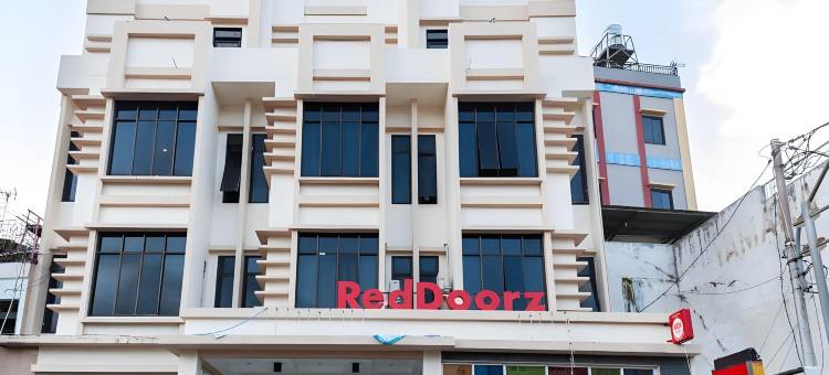 红门Plus酒店@美娜多帕尔2号(RedDoorz Plus @ Paal 2 Manado)图片