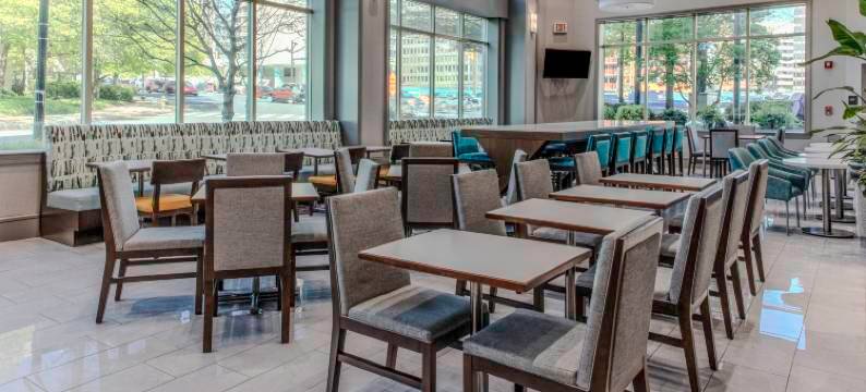 阿灵顿水晶城DCA希尔顿欢朋酒店及套房(Hampton Inn & Suites by Hilton Arlington Crystal City DCA)图片