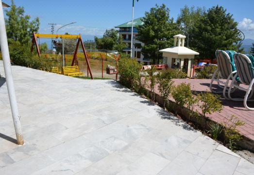 Chinar Family Resort Hotel Overview