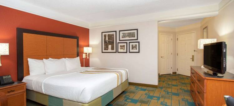 丹佛西南莱克伍德拉昆塔温德姆套房酒店(La Quinta Inn & Suites by Wyndham Denver Southwest Lakewood)图片