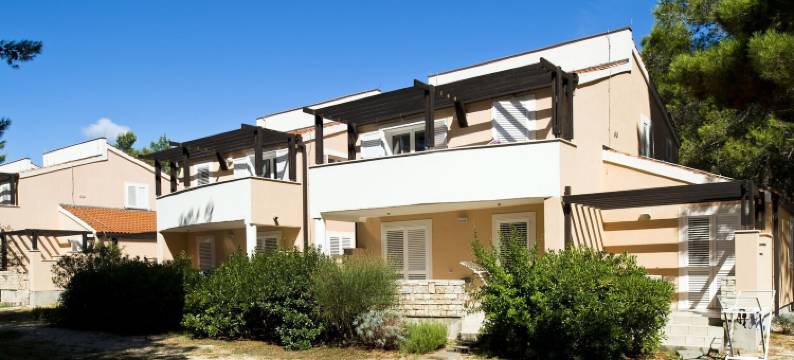 扎顿度假村的公寓带泳池(Apartments in Zaton Holiday Resort with Pool)图片