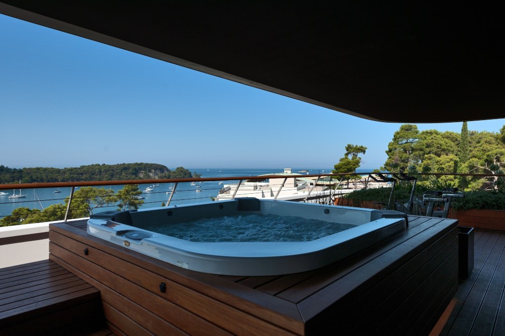 Lone Hotel by Maistra Collection Over view