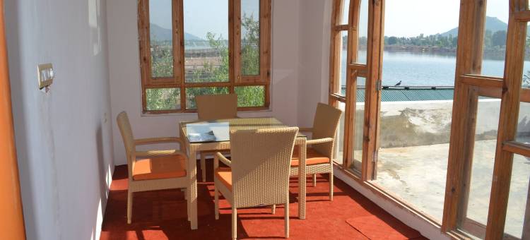 尼吉恩湖景观度假村(Nigeen Lake View Resort)图片