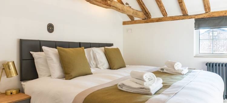 精彩4床8人民宿停车场(Stunning 4 Bed Sleeps 8 Cottage Parking)图片