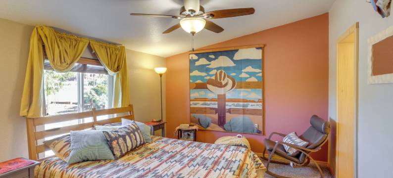 绝美景观：宁静的悬崖之家靠近徒步旅行！(Stunning Views: Quiet Bluff Home Near Hiking!)图片