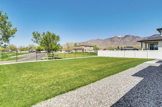 距大盐湖6英里:山景度假屋!(6 Mi to Great Salt Lake: Mtn-view Retreat!)