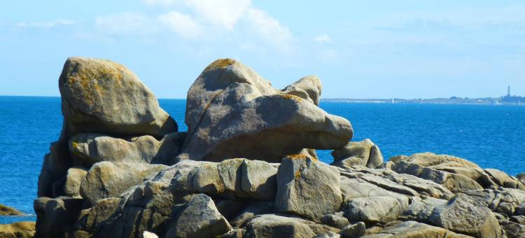 Stone House in Cleder near Sandy Beach图片