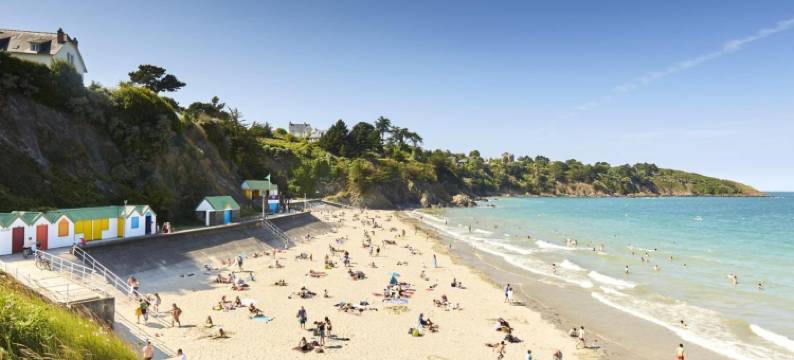 Stone House by Les Godelins Beach, Goëlo Coast图片