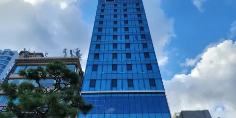 HOTEL GUESS WHO