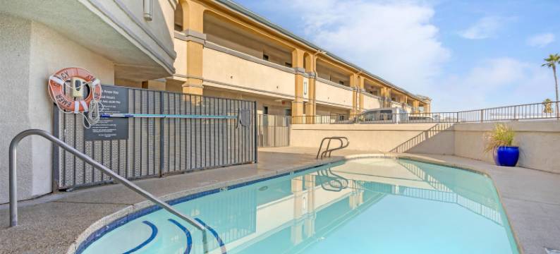 凯托曼市贝斯特韦斯特套房酒店(Best Western Kettleman City Inn  Suites)图片
