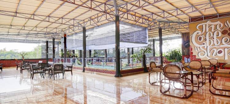 OYO 90303 科拉姆潘金阿巴咖啡厅和家庭旅馆(OYO 90303 Cafe & Homestay Kolam Pancing Abah)图片