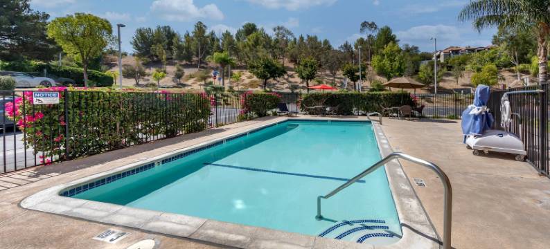 史蒂文生牧场舒舒适套房酒店(Comfort Suites Near Six Flags Magic Mountain)图片