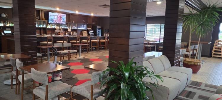 威尔罗杰斯机场的 FairBridge 酒店及套房，餐厅和酒吧(FairBridge Inn And Suites Will Rogers Airport | Restaurant & Bar)图片