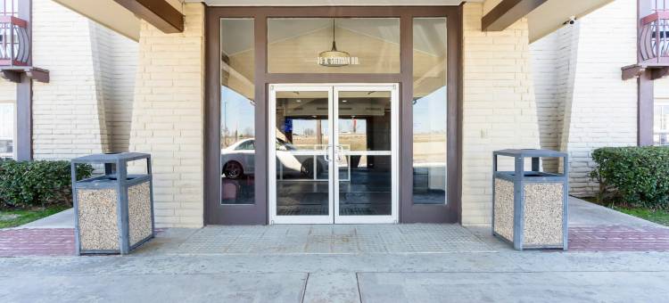 OYO塔尔萨北谢里登路机场酒店(OYO Hotel Tulsa N Sheridan Rd & Airport)图片
