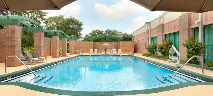 希尔顿坦帕布希花园附近美国佛罗里达大学大使套房酒店(Embassy Suites by Hilton Tampa USF Near Busch Gardens)图片