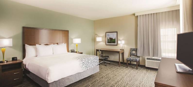 威奇托东北拉昆塔温德姆套房酒店(La Quinta Inn & Suites by Wyndham Wichita Northeast)图片