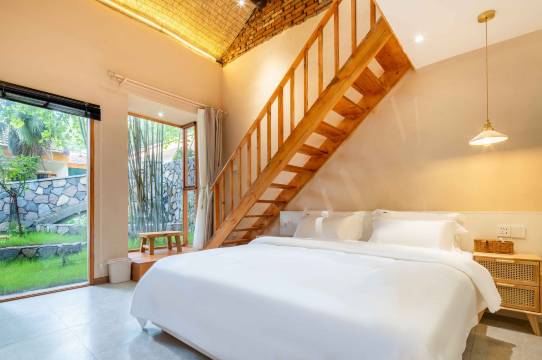 方若玫瑰园温泉庭院民宿(专用线020分店)