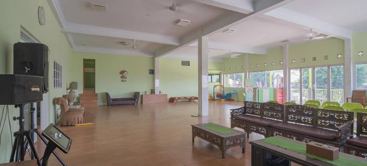红多兹伊斯兰酒店-近梳邦卡亚威士马博物馆(RedDoorz Syariah Near Museum Wisma Karya Subang)图片