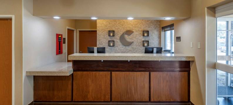 滑铁卢-雪松瀑布舒适套房酒店(Comfort Inn & Suites Waterloo - Cedar Falls)图片