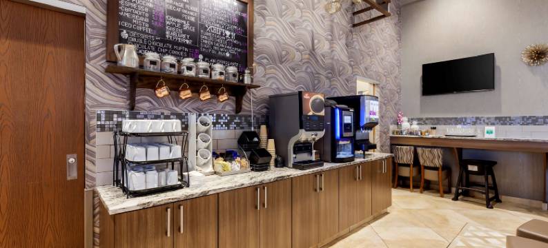 圣约翰机场贝斯特韦斯特优质套房酒店(Best Western Plus St. Johns Airport Hotel and Suites)图片