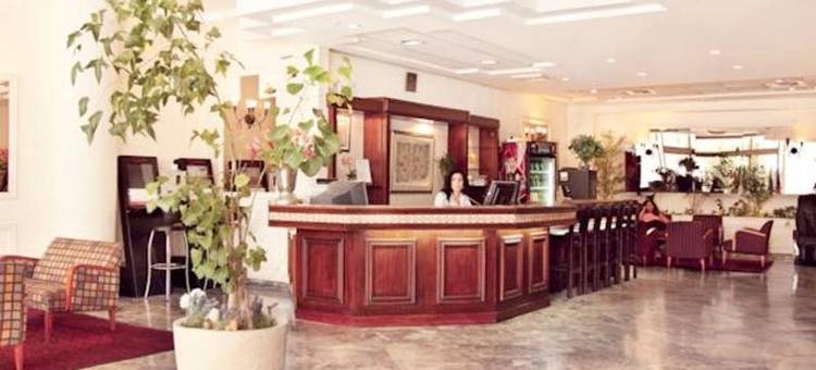 德布拉·布朗(Debrah Brown, a Member of Brown Hotels)图片