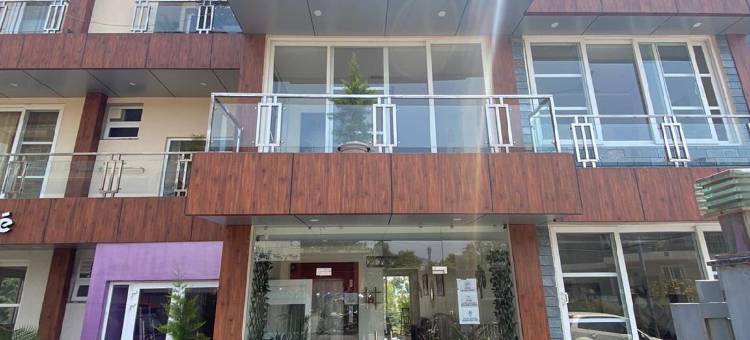 宁静套房酒店(Serene Suites)图片