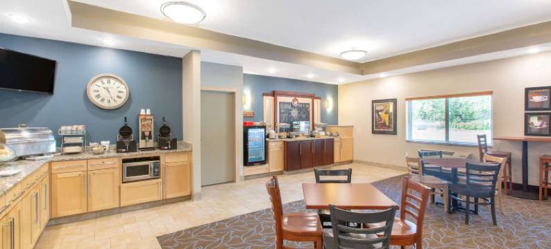 洪堡温德姆美吟温德姆酒店(AmericInn by Wyndham Humboldt)图片