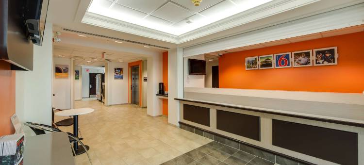 多伦多布兰普顿6号汽车酒店(Motel 6 Brampton, on - Toronto)图片