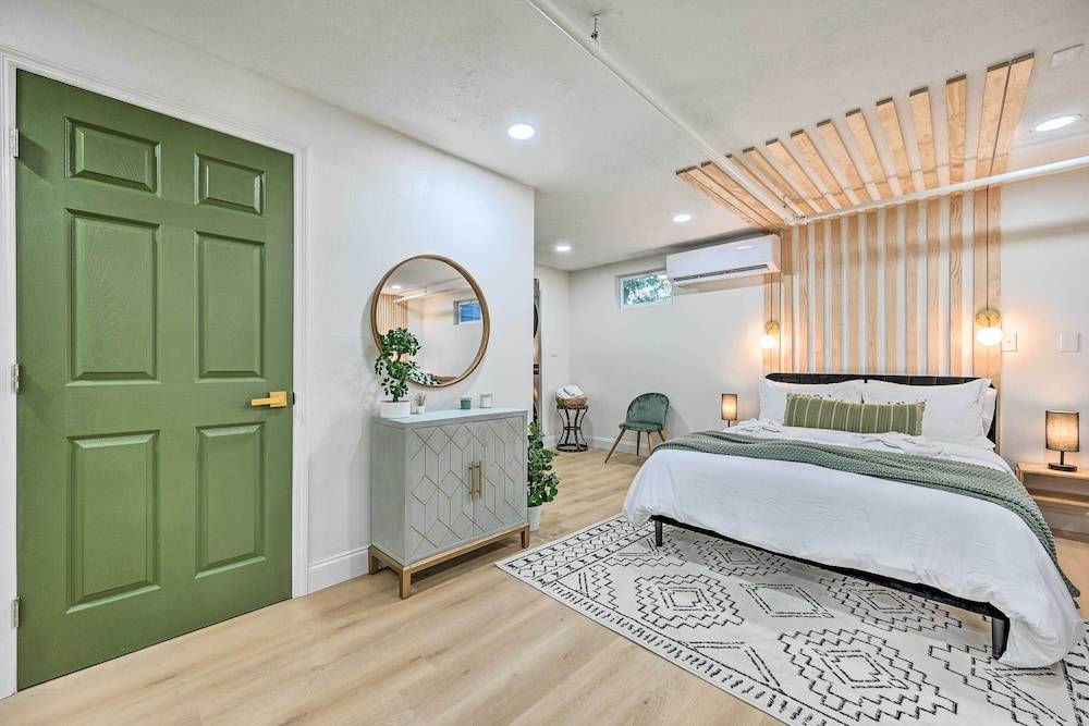 布兰登温馨客房工作室,配有游泳池和热水浴缸!(Cozy Brandon Guest Studio w/ Pool & Hot Tub!)