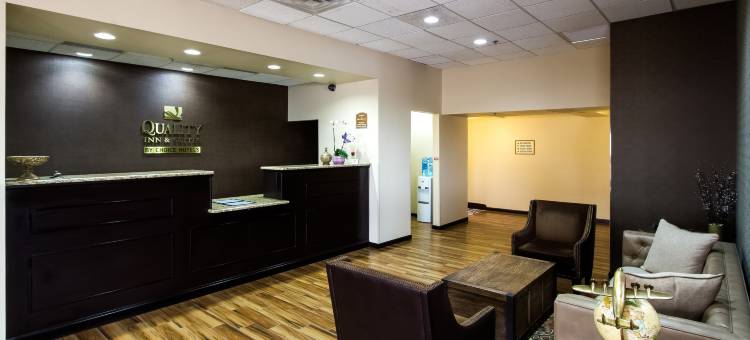 莫林-阔德城凯艺套房酒店(Quality Inn & Suites Moline - Quad Cities)图片