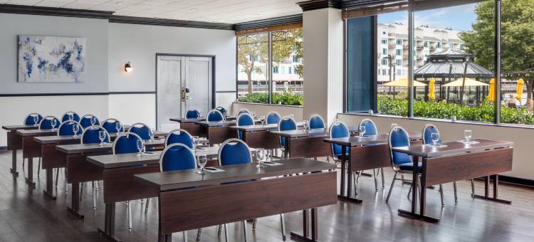 林肯港喜来登酒店(Sheraton Lincoln Harbor Hotel)图片