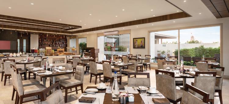 甘地达姆希纳温德姆华美达酒店(Ramada by Wyndham Gandhidham Shinay)图片