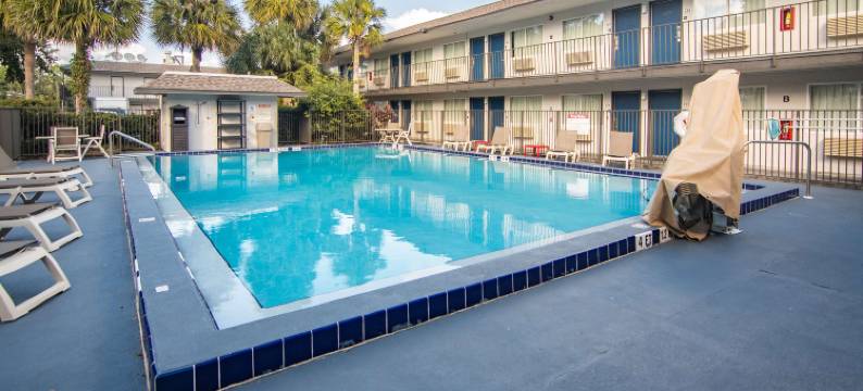 奥兰多6号基西米正门东汽车旅馆(Motel 6 Kissimmee, FL - Orlando)图片