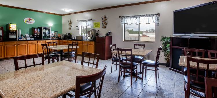 大急流城速8酒店(Super 8 by Wyndham Big Rapids)图片