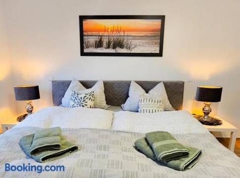 EcoCube 142 - Balkon, 3Zimmer, Schlafsofa, Waschmaschine, Backofen, 6Pers