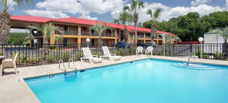 德芙尼亚克斯普林斯温德姆速8酒店(Super 8 by Wyndham Defuniak Springs)图片