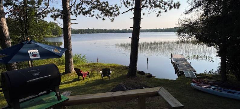 Cozy lakefront home on Dowling Lake, Superior WI. Private dock w/Kayaks.图片