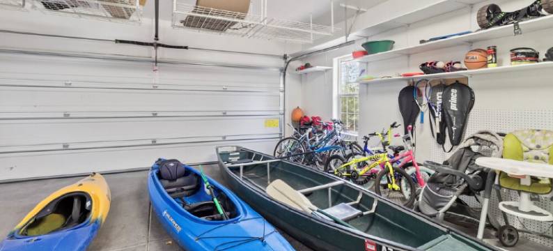 Rainbow Lake Home in Gated Community with Boats,  Hot Tub, Tesla EV and Lake ACC图片