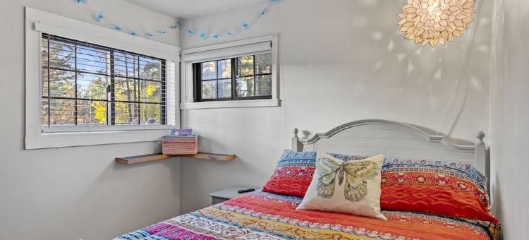 Cobalt Bungalow w/AC, Fully Fenced Yard, Covered Patio, 4 Smart TVs, W/D, WiFi图片