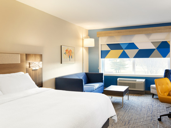 Holiday Inn Express & Suites Muncie Northwest by IHG