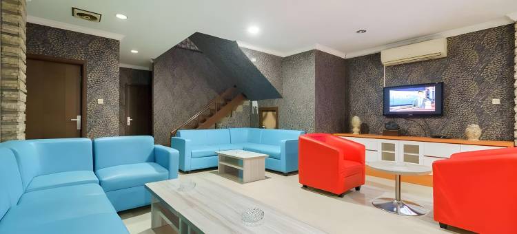 红多兹酒店-近力宝西卡朗城市步行街(RedDoorz Near City Walk Lippo Cikarang)图片
