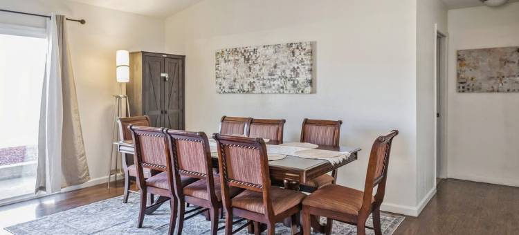 Entire Vacay Home "10 miles from Downtown" - 7 Beds 3 Rooms 2 Bath - Full Garage图片